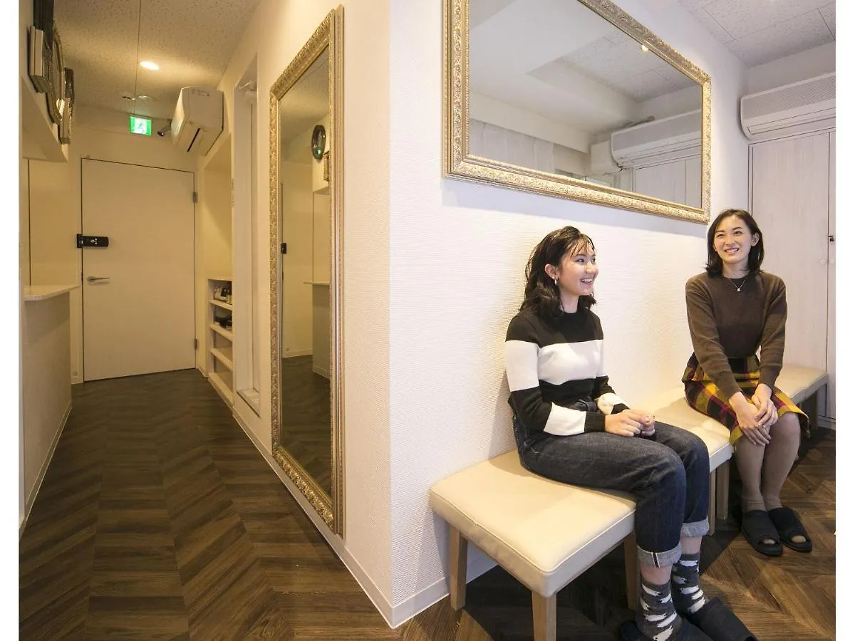 Alice In The Mirror Hostel Caters To Women Tokyo Japan