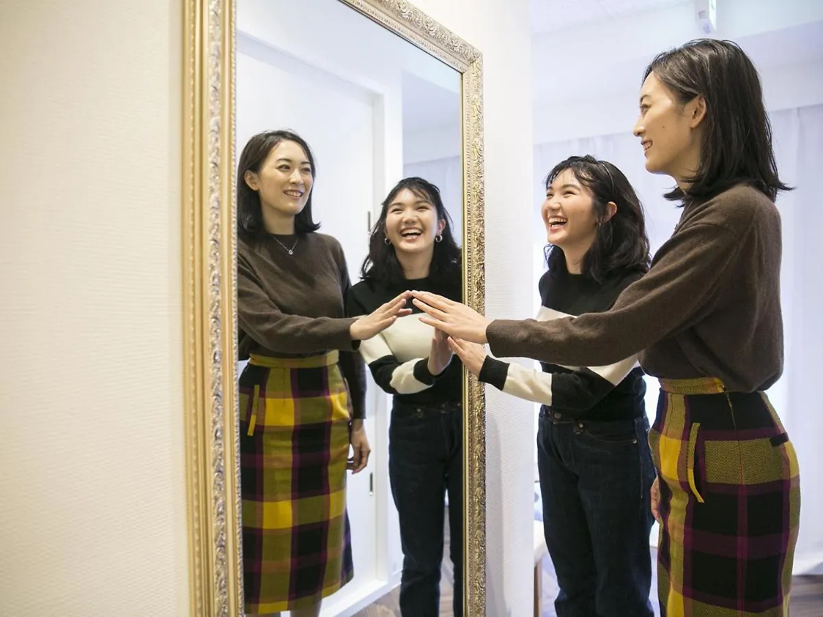 Alice In The Mirror Hostel Caters To Women Tokyo
