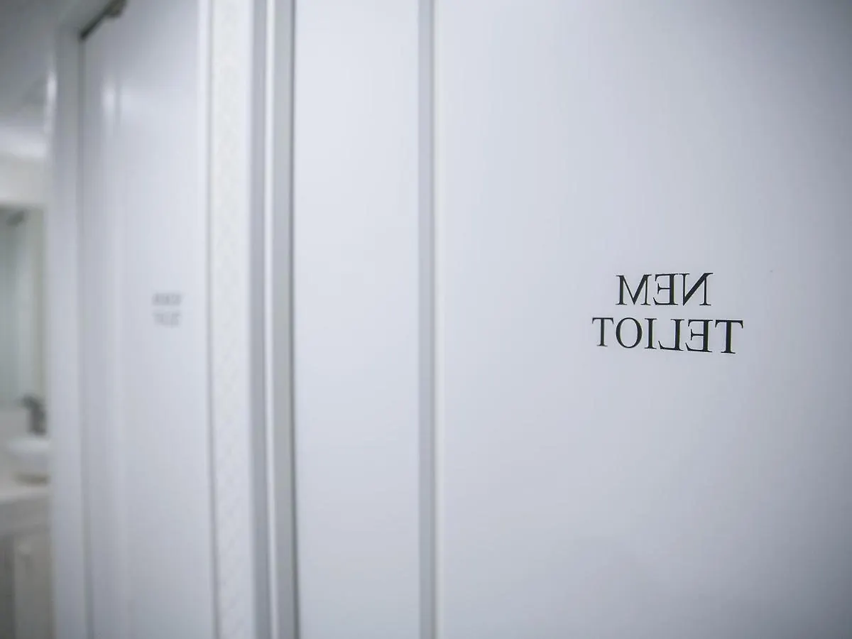 Alice In The Mirror Hostel Caters To Women Tokyo