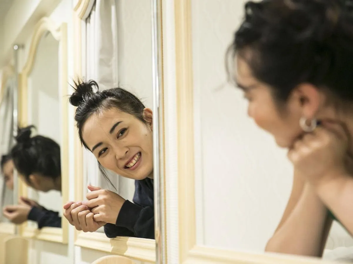 Alice In The Mirror Hostel Caters To Women Tokyo