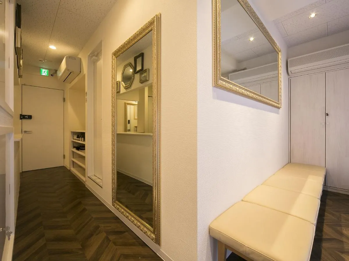 Alice In The Mirror Hostel Caters To Women Tokyo