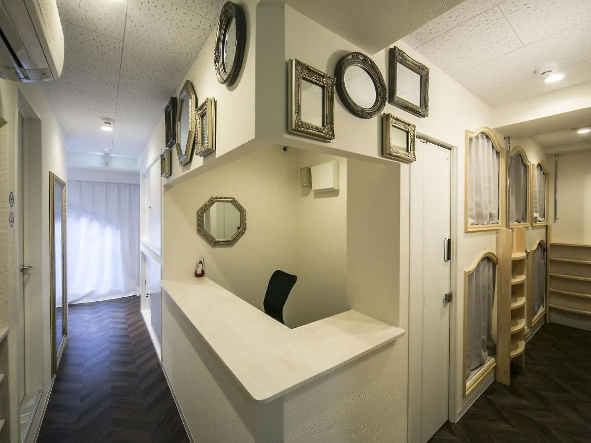 Alice In The Mirror Hostel Caters To Women Tokyo