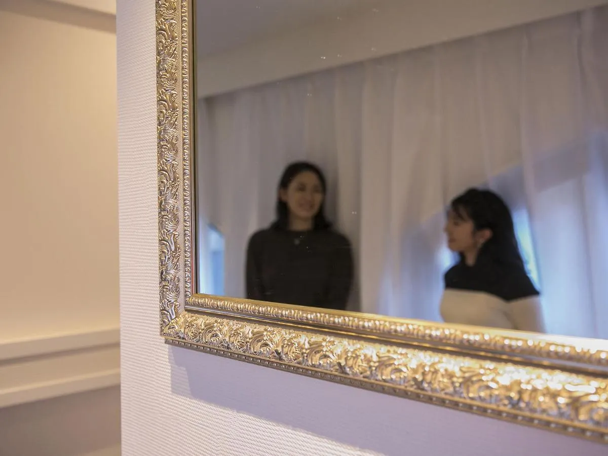 Alice In The Mirror Hostel Caters To Women Tokyo