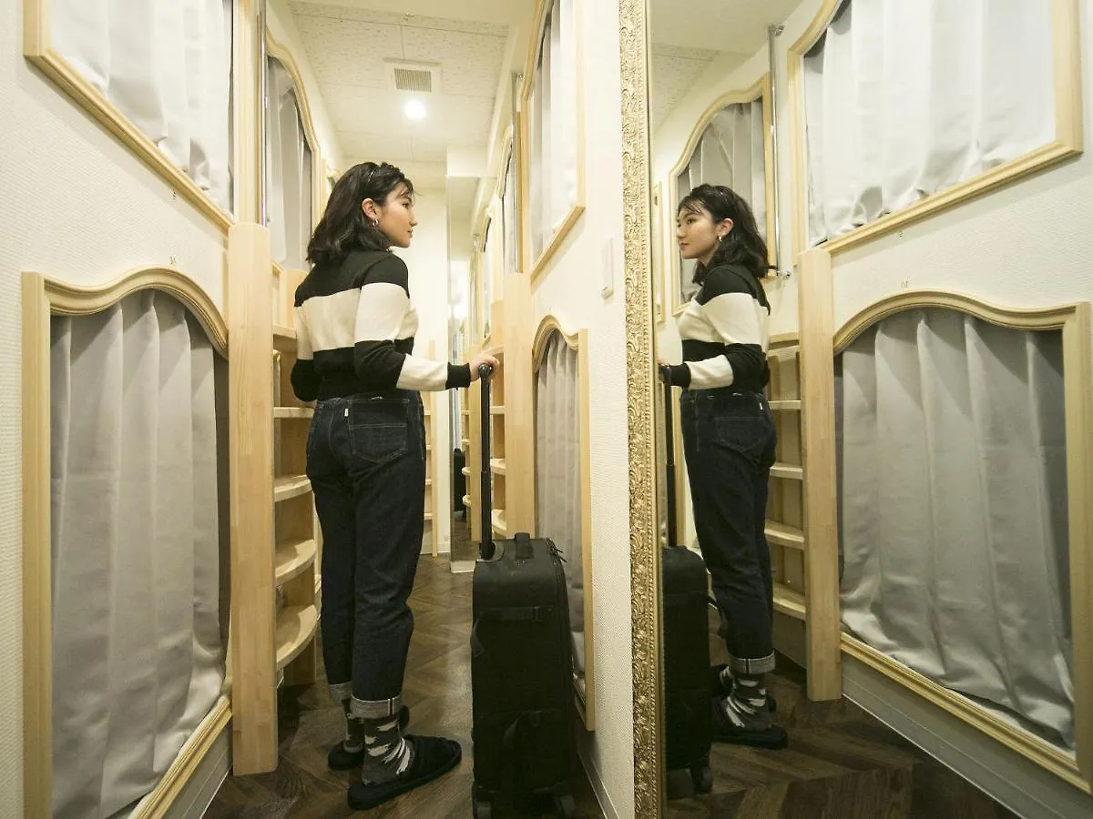 Alice In The Mirror Hostel Caters To Women Tokyo